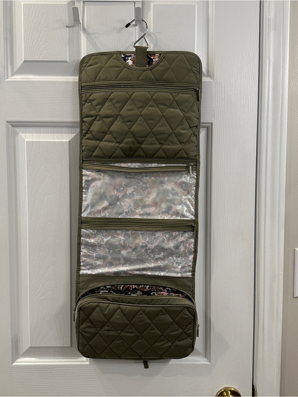 Vera Bradley Quilted Hanging Travel Organizer in Olive Green